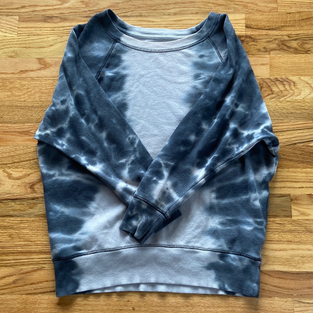 Weekend sweatshirt; tie-dye colored, size: small, 60% cotton, 40% polyester